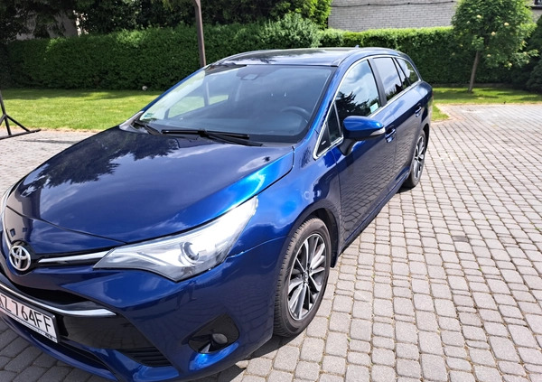 Toyota Avensis cena 57000 przebieg: 153982, rok produkcji 2017 z Chorzów małe 301